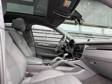 PORSCHE Cayenne GTS Coupe-HEAD UP-KAMINROT-1.HAND