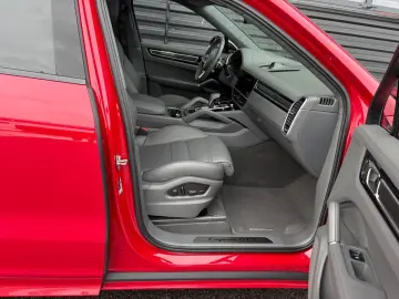 PORSCHE Cayenne GTS Coupe-HEAD UP-KAMINROT-1.HAND