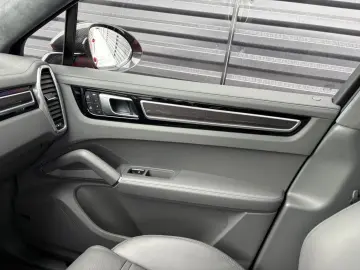 PORSCHE Cayenne GTS Coupe-HEAD UP-KAMINROT-1.HAND