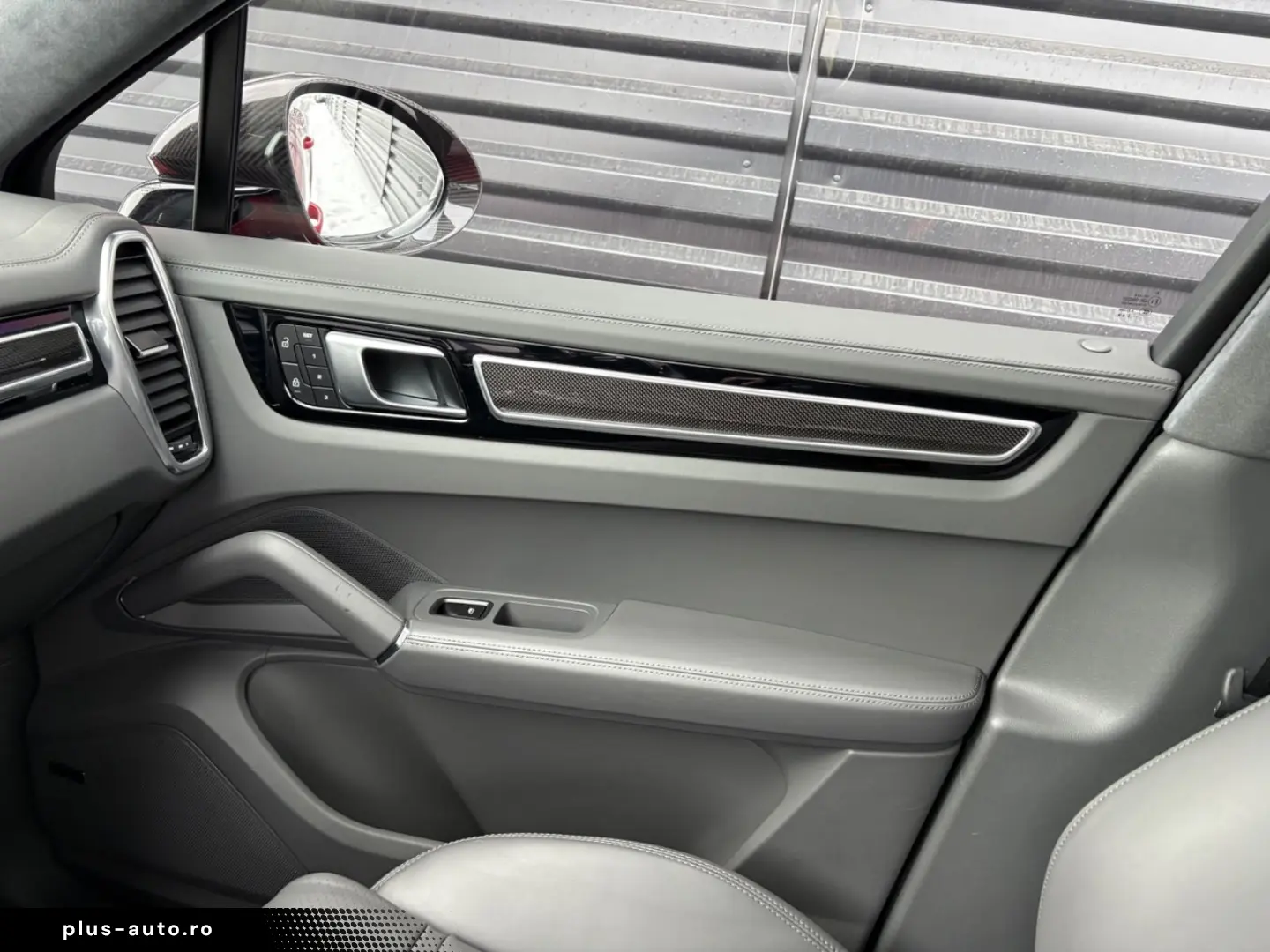 PORSCHE Cayenne GTS Coupe-HEAD UP-KAMINROT-1.HAND