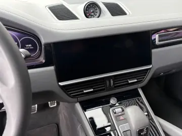 PORSCHE Cayenne GTS Coupe-HEAD UP-KAMINROT-1.HAND