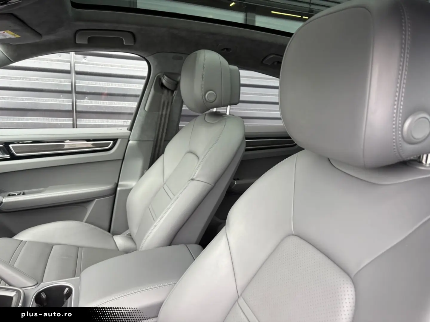 PORSCHE Cayenne GTS Coupe-HEAD UP-KAMINROT-1.HAND