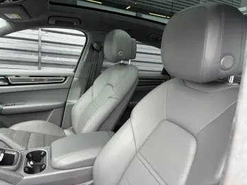 PORSCHE Cayenne GTS Coupe-HEAD UP-KAMINROT-1.HAND