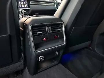 PORSCHE Cayenne Coupe GTS Chrono Pano Carbon HUD 22