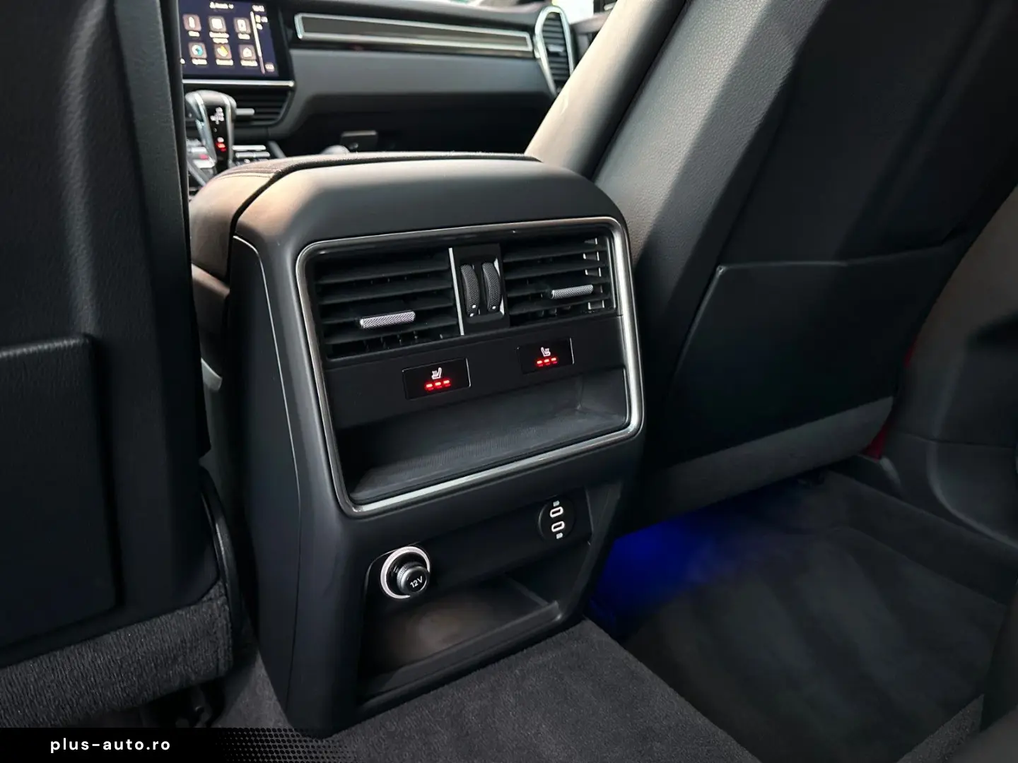 PORSCHE Cayenne Coupe GTS Chrono Pano Carbon HUD 22