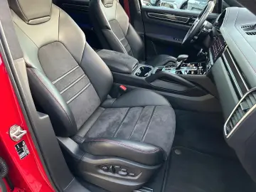PORSCHE Cayenne Coupe GTS Chrono Pano Carbon HUD 22