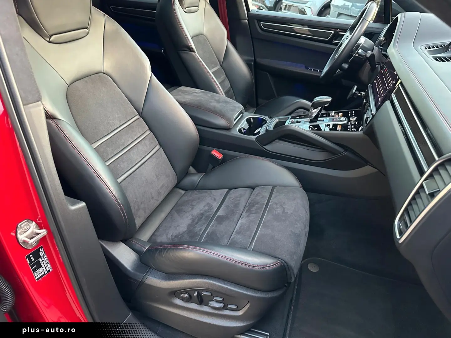 PORSCHE Cayenne Coupe GTS Chrono Pano Carbon HUD 22