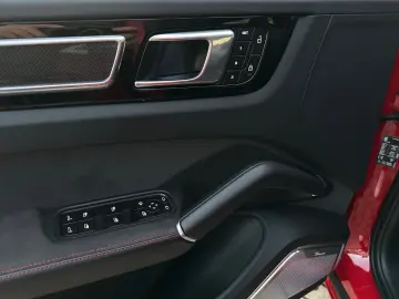 PORSCHE Cayenne Coupe GTS Chrono Pano Carbon HUD 22