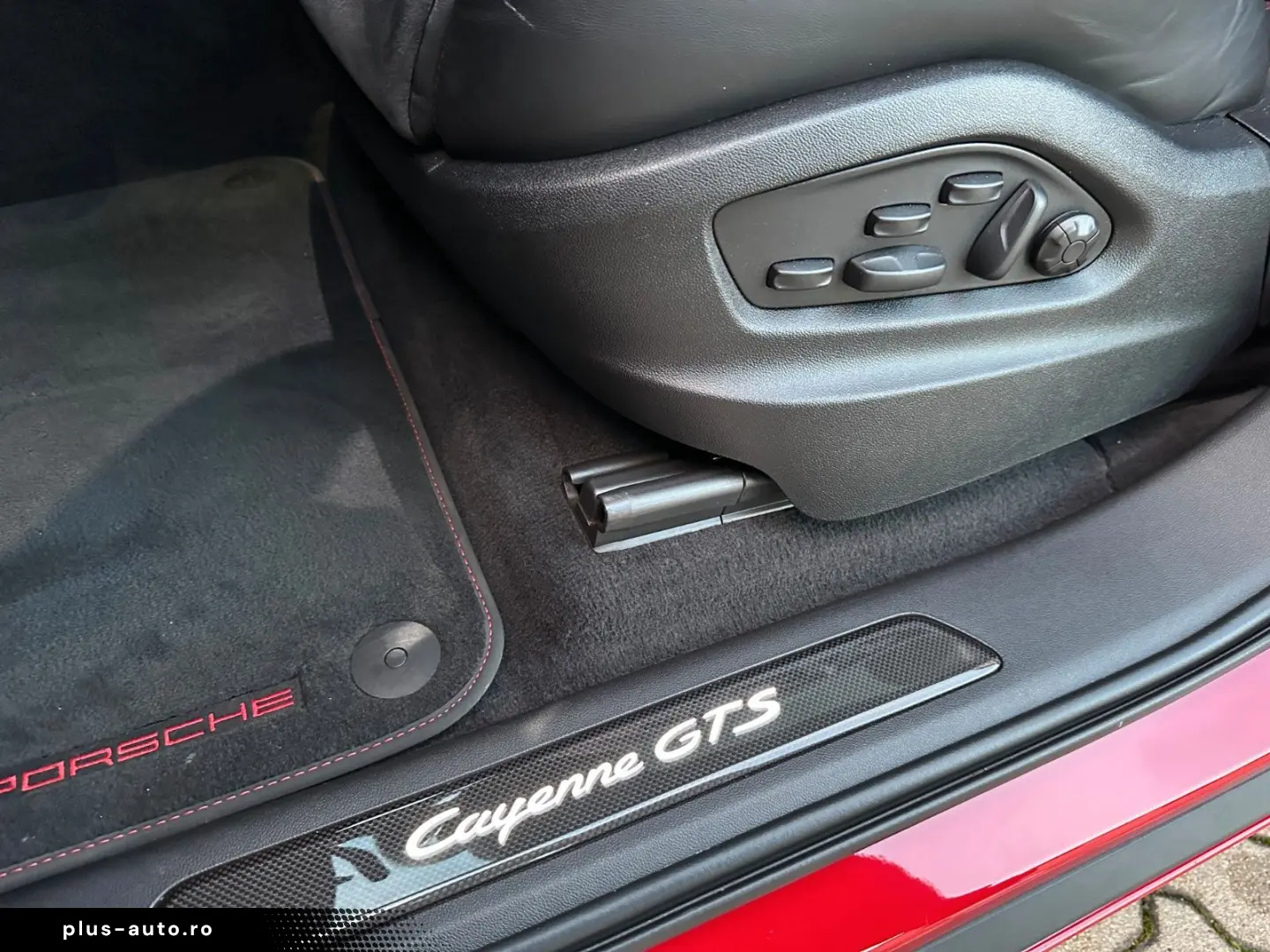 PORSCHE Cayenne Coupe GTS Chrono Pano Carbon HUD 22