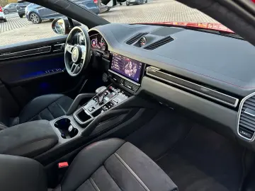 PORSCHE Cayenne Coupe GTS Chrono Pano Carbon HUD 22