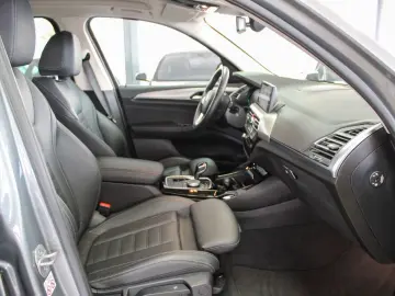 BMW X3 xDrive 20i Automatik Leder Kamera 1.Hand LED