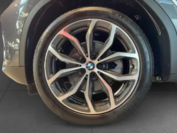 BMW X3 xDrive20i RFK PDC LCP DAB StdHzg Pano Tempom.