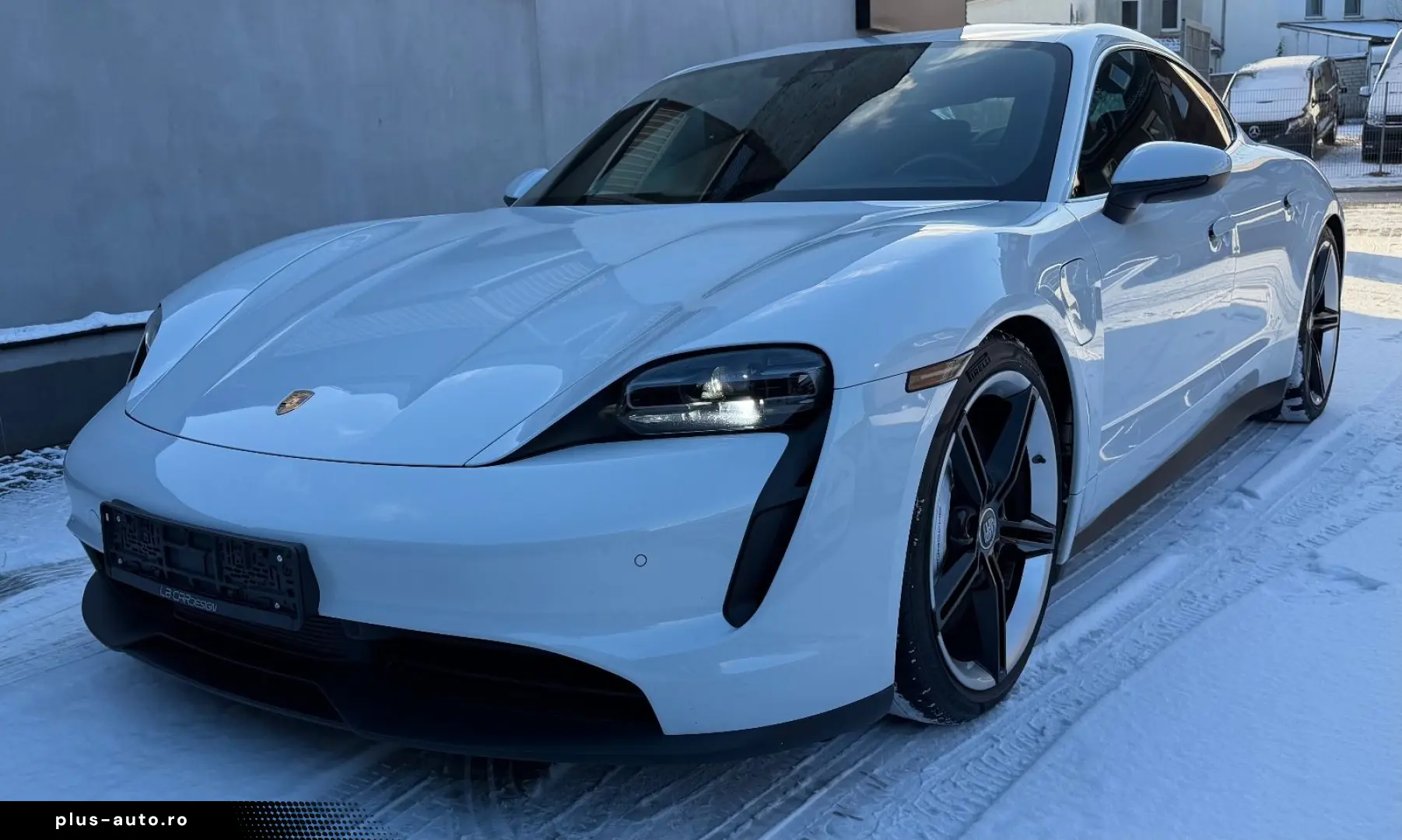 PORSCHE Taycan 4 S Luftfederung 21 Zoll Top Zustand