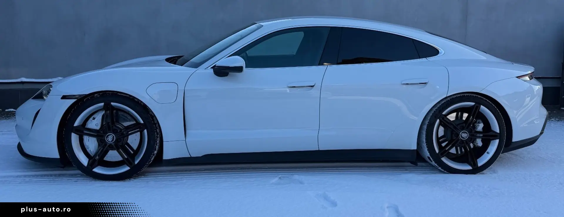 PORSCHE Taycan 4 S Luftfederung 21 Zoll Top Zustand