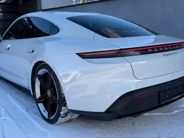 PORSCHE Taycan 4 S Luftfederung 21 Zoll Top Zustand