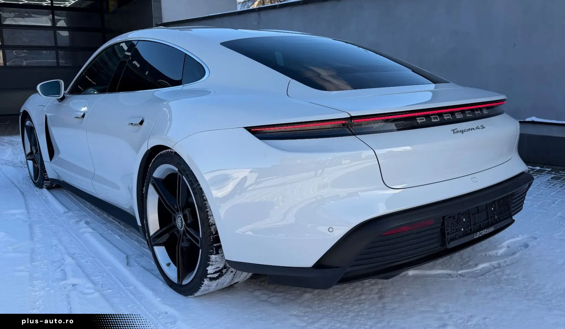 PORSCHE Taycan 4 S Luftfederung 21 Zoll Top Zustand