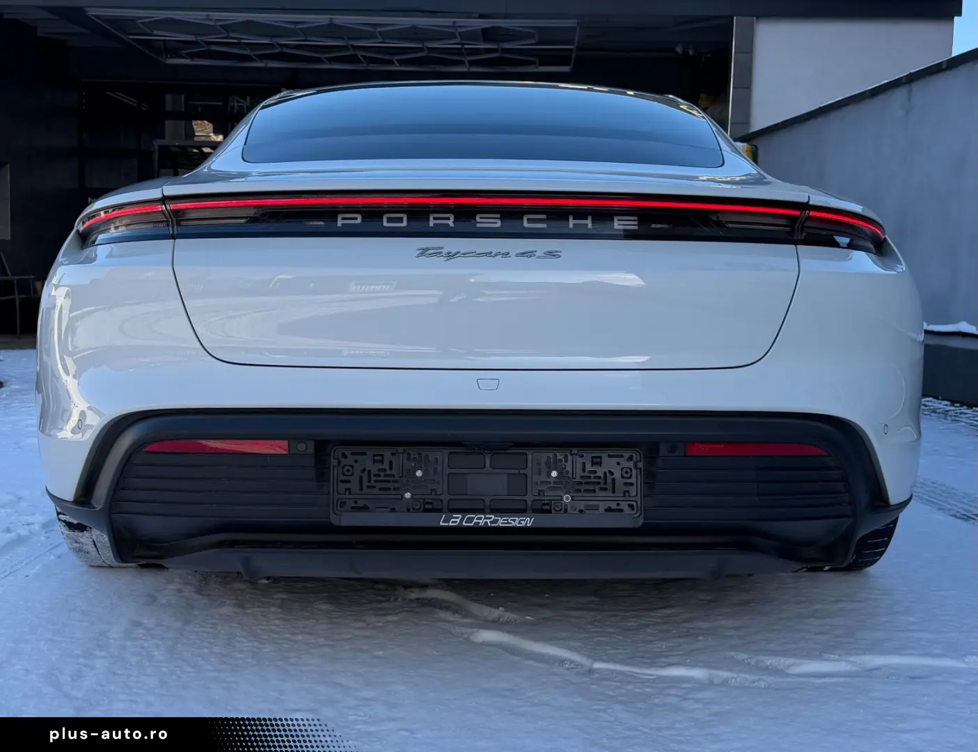 PORSCHE Taycan 4 S Luftfederung 21 Zoll Top Zustand