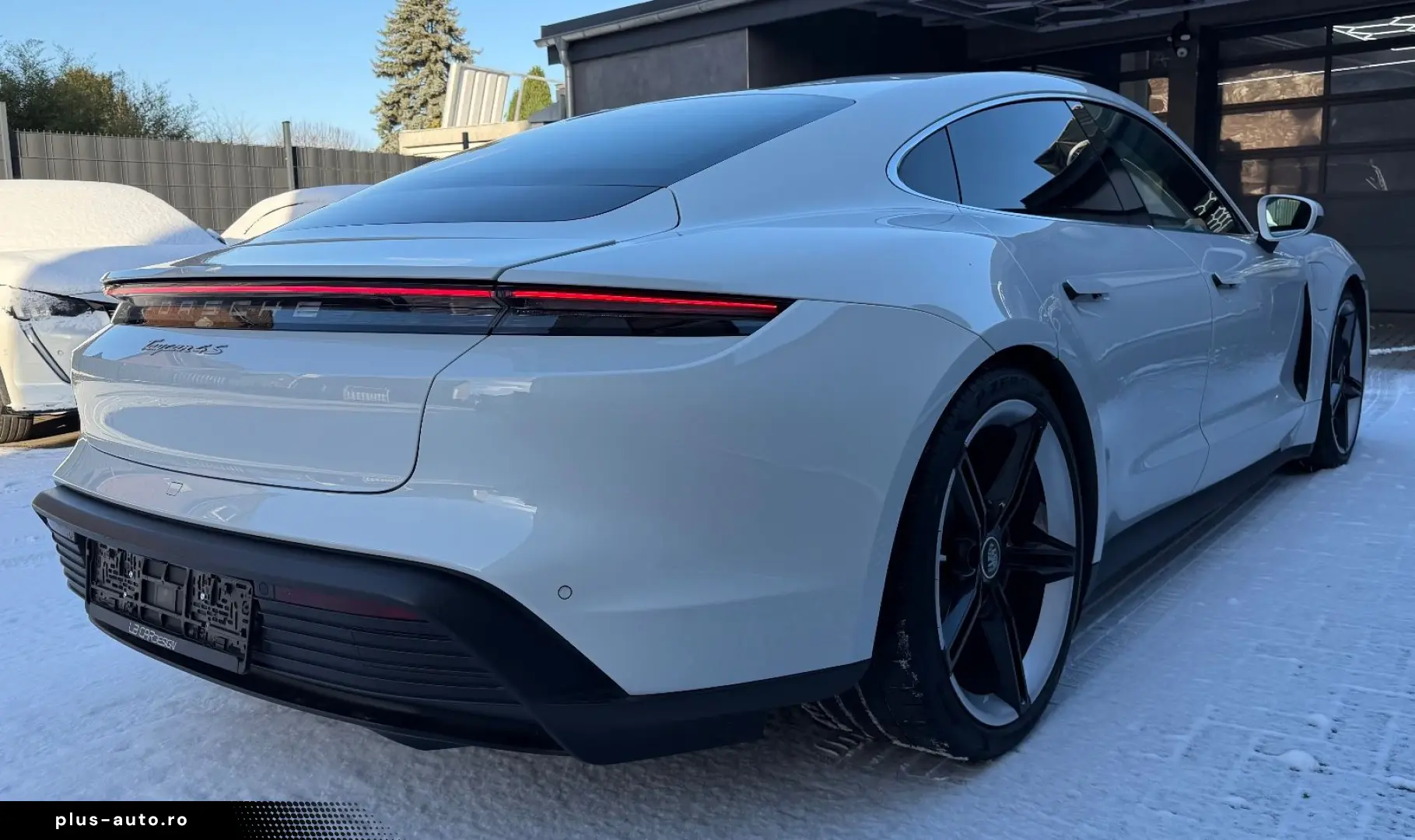 PORSCHE Taycan 4 S Luftfederung 21 Zoll Top Zustand