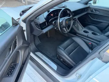 PORSCHE Taycan 4 S Luftfederung 21 Zoll Top Zustand