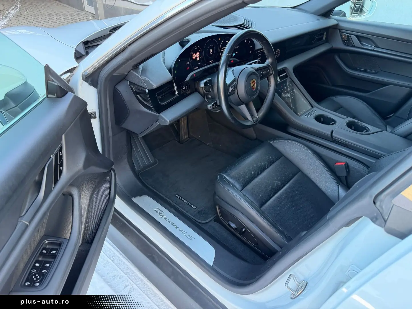 PORSCHE Taycan 4 S Luftfederung 21 Zoll Top Zustand