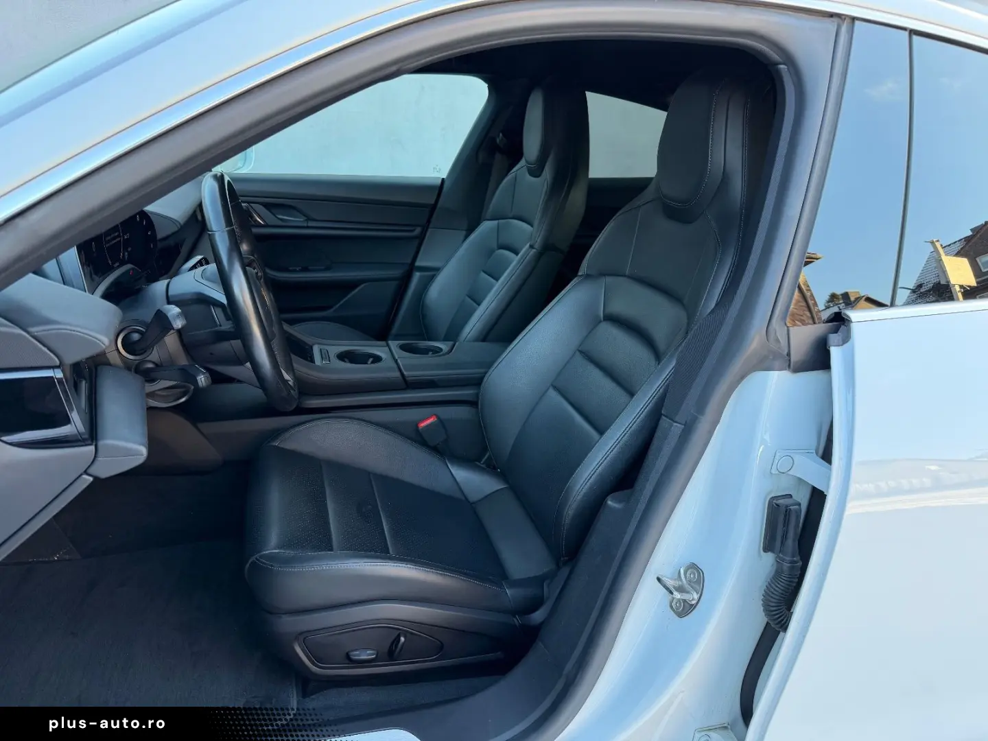 PORSCHE Taycan 4 S Luftfederung 21 Zoll Top Zustand