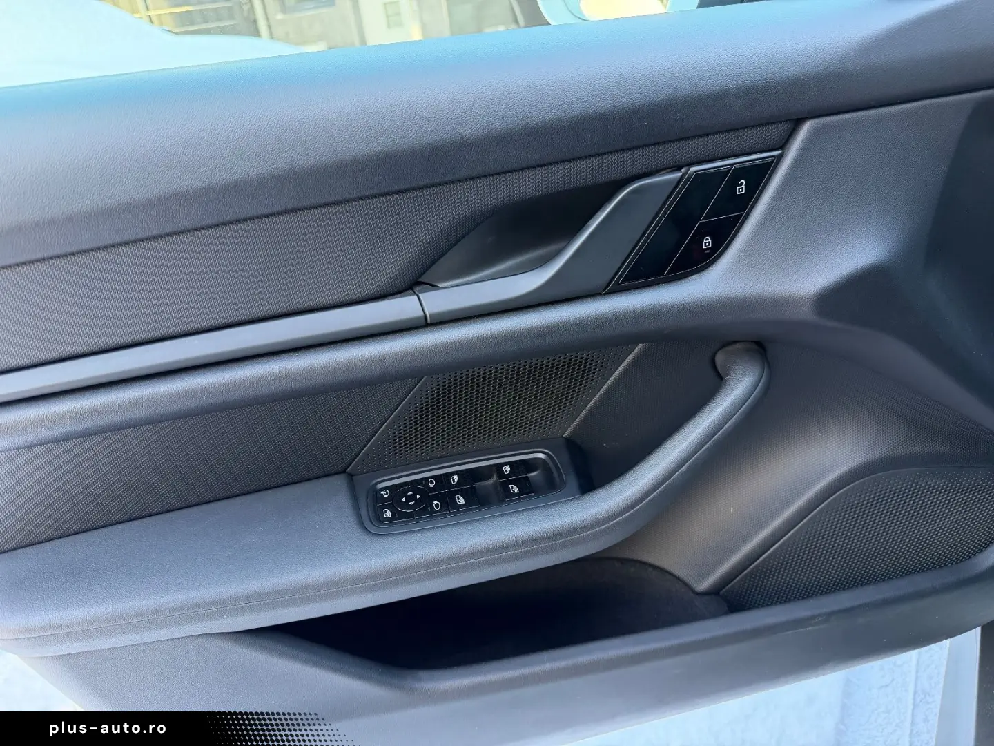 PORSCHE Taycan 4 S Luftfederung 21 Zoll Top Zustand