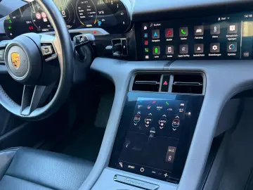 PORSCHE Taycan 4 S Luftfederung 21 Zoll Top Zustand