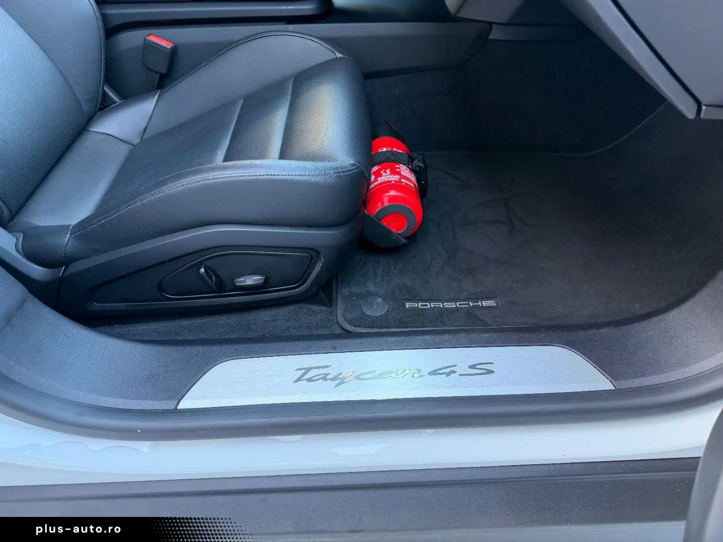 PORSCHE Taycan 4 S Luftfederung 21 Zoll Top Zustand