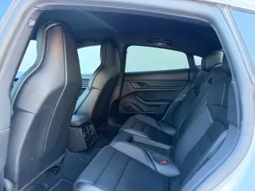 PORSCHE Taycan 4 S Luftfederung 21 Zoll Top Zustand