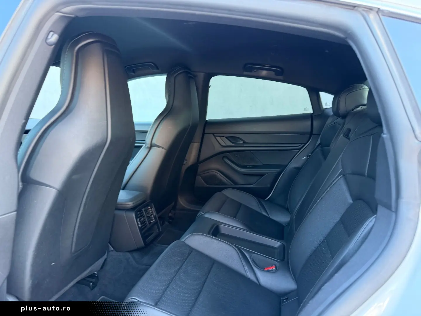 PORSCHE Taycan 4 S Luftfederung 21 Zoll Top Zustand