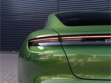 PORSCHE Taycan Basis 20'' LED Head-Up Display uvm.