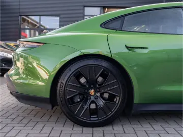 PORSCHE Taycan Basis 20'' LED Head-Up Display uvm.