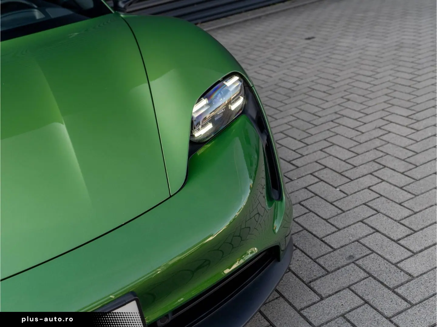 PORSCHE Taycan Basis 20'' LED Head-Up Display uvm.