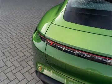 PORSCHE Taycan Basis 20'' LED Head-Up Display uvm.