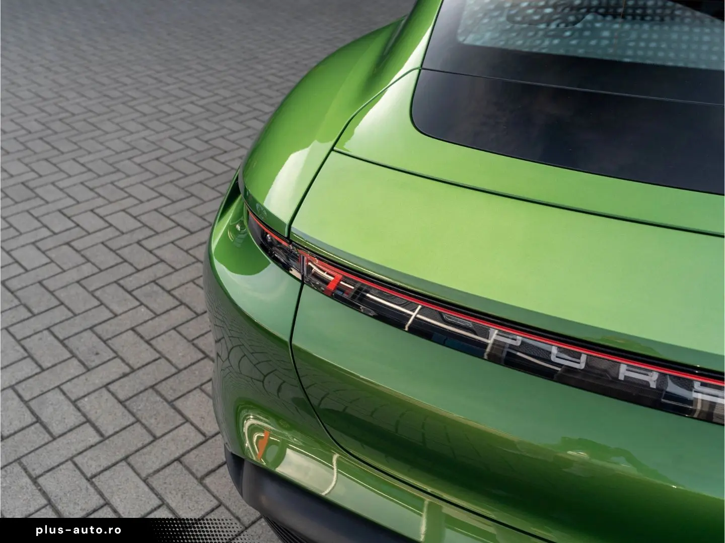 PORSCHE Taycan Basis 20'' LED Head-Up Display uvm.