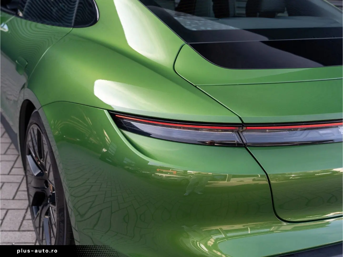 PORSCHE Taycan Basis 20'' LED Head-Up Display uvm.