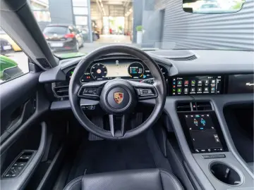 PORSCHE Taycan Basis 20'' LED Head-Up Display uvm.