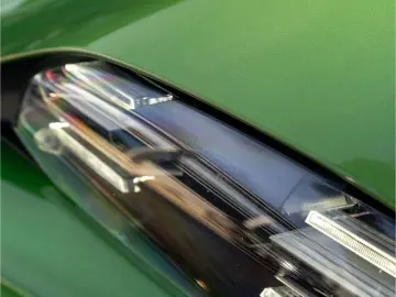 PORSCHE Taycan Basis 20'' LED Head-Up Display uvm.