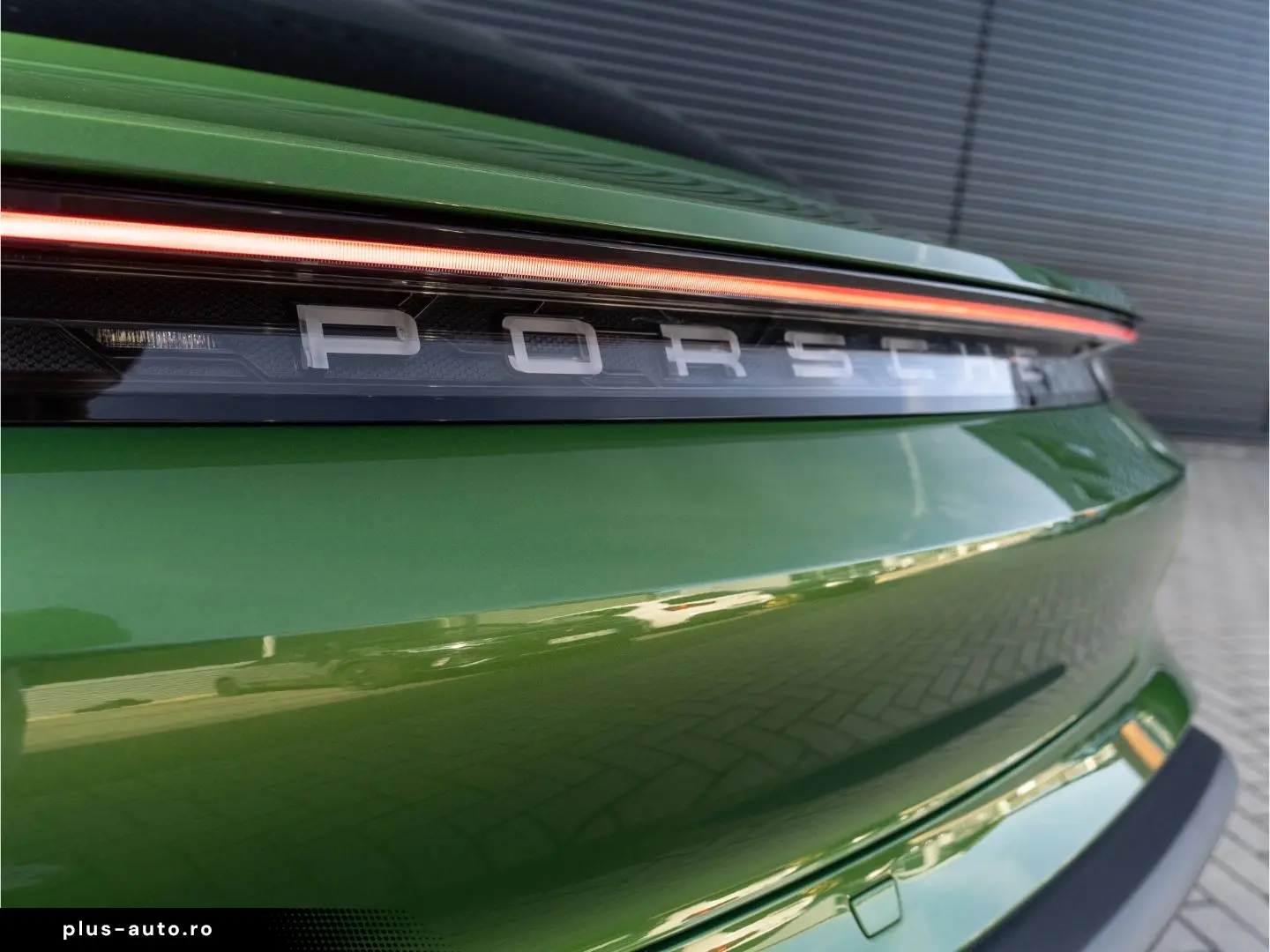 PORSCHE Taycan Basis 20'' LED Head-Up Display uvm.