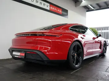 PORSCHE Taycan rot-rot LUFT PANO ACC 18W BOSE MATRIX 21z