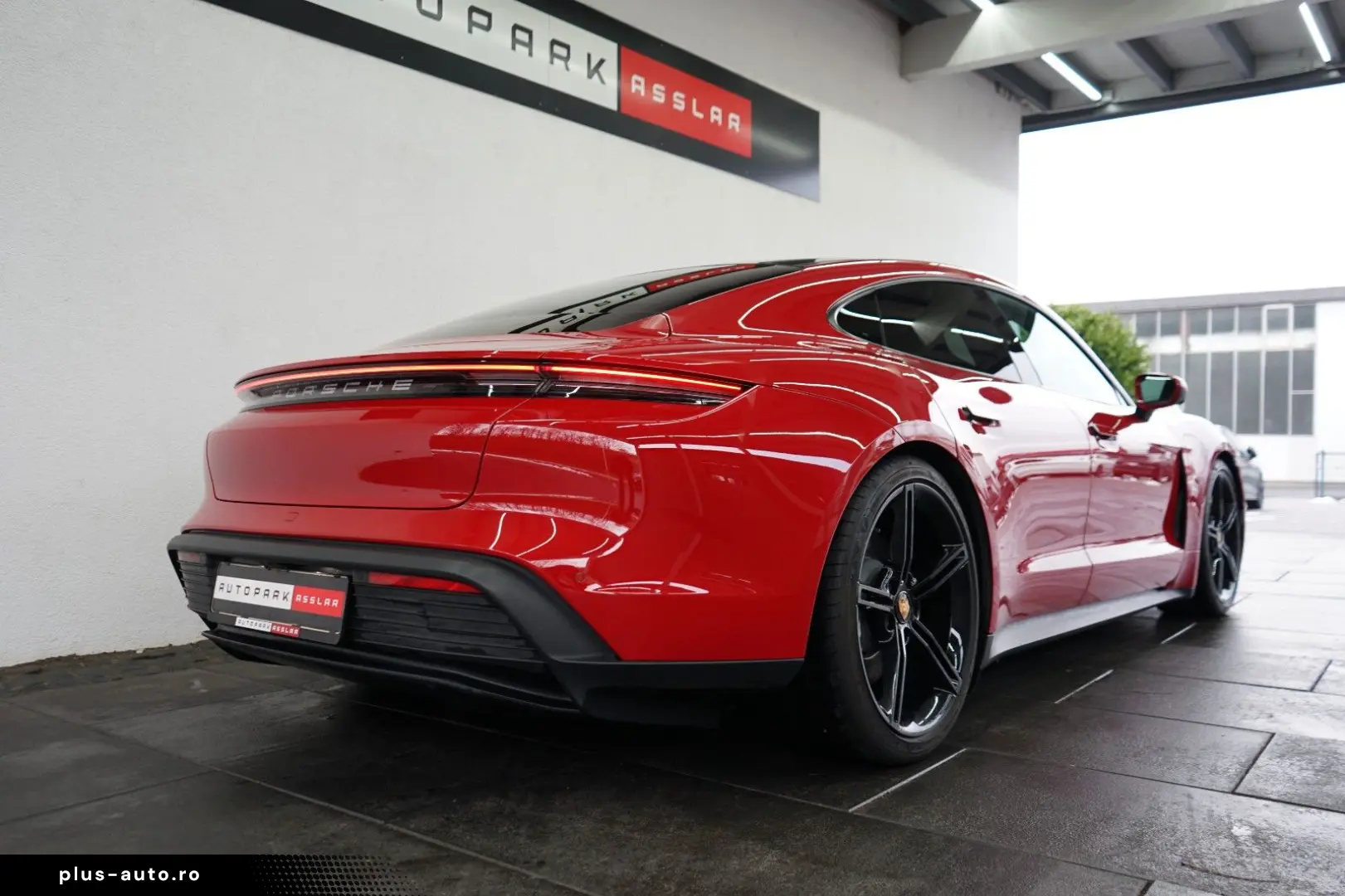 PORSCHE Taycan rot-rot LUFT PANO ACC 18W BOSE MATRIX 21z