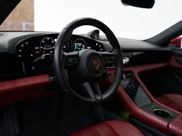PORSCHE Taycan rot-rot LUFT PANO ACC 18W BOSE MATRIX 21z
