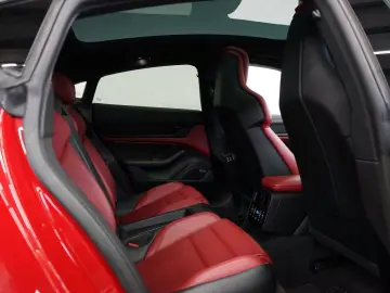 PORSCHE Taycan rot-rot LUFT PANO ACC 18W BOSE MATRIX 21z