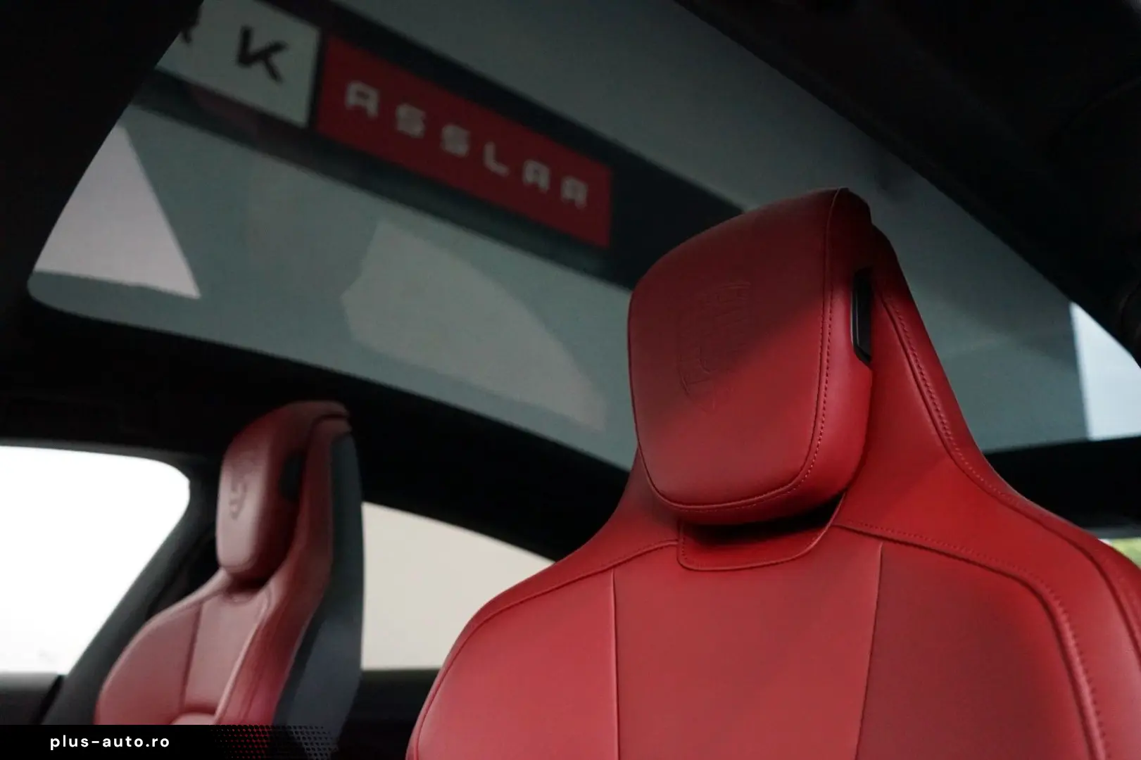 PORSCHE Taycan rot-rot LUFT PANO ACC 18W BOSE MATRIX 21z