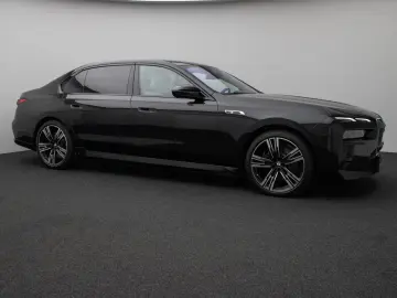 BMW M760e Sky Lounge B&W Fond Ent M-Performance Voll