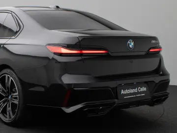 BMW M760e Sky Lounge B&W Fond Ent M-Performance Voll