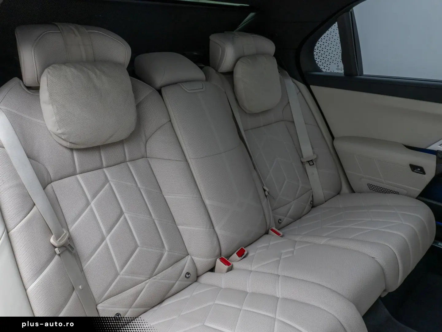 BMW M760e Sky Lounge B&W Fond Ent M-Performance Voll