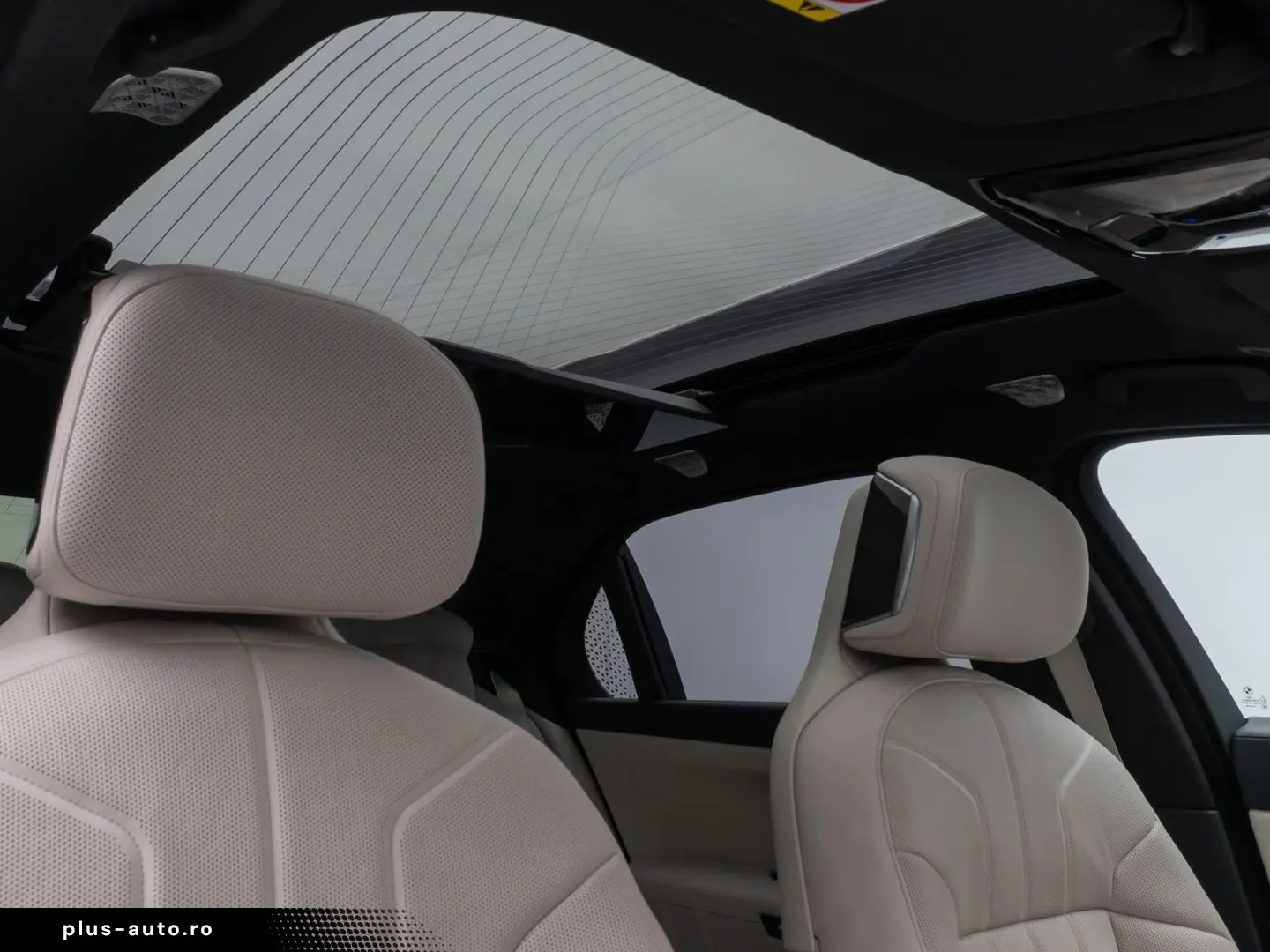 BMW M760e Sky Lounge B&W Fond Ent M-Performance Voll