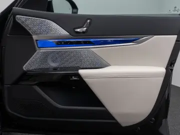 BMW M760e Sky Lounge B&W Fond Ent M-Performance Voll