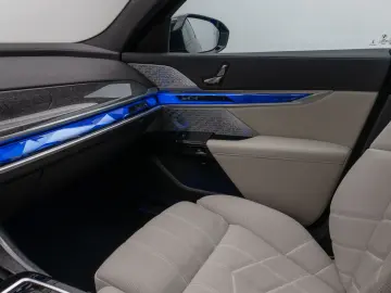 BMW M760e Sky Lounge B&W Fond Ent M-Performance Voll